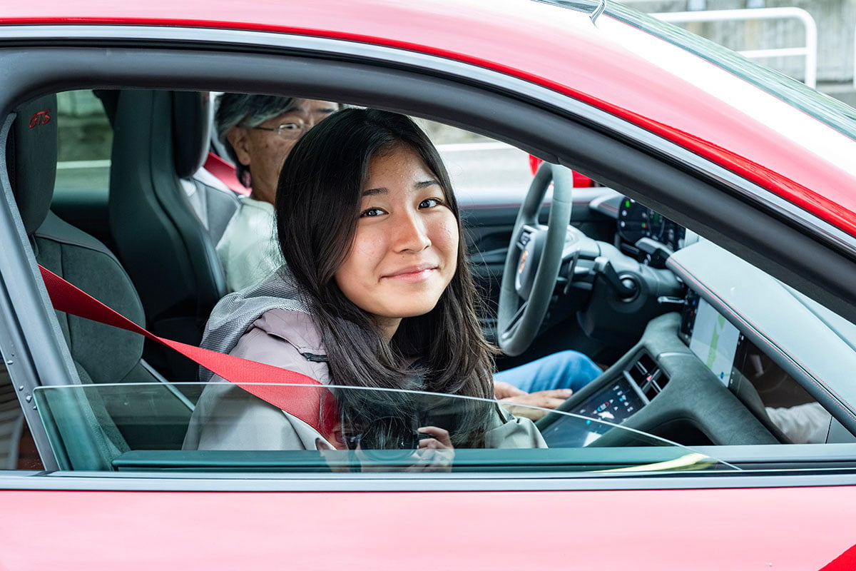 「LEARN with Porsche」の「ものづくり」プログラム。4日目は夕食の前に「十勝スピードウェイ」で最新のポルシェの性能を存分に体感