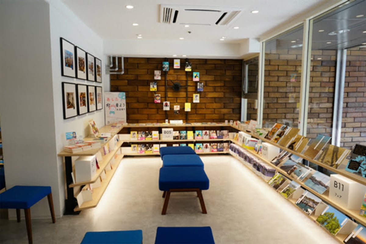 新宿駅東口「紀伊國屋書店 新宿本店」