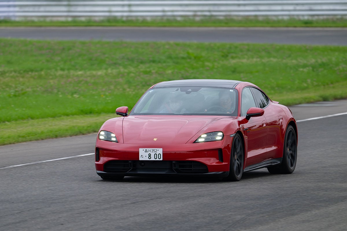 「LEARN with Porsche」の「ものづくり」プログラム。4日目は夕食の前に「十勝スピードウェイ」で最新のポルシェの性能を存分に体感