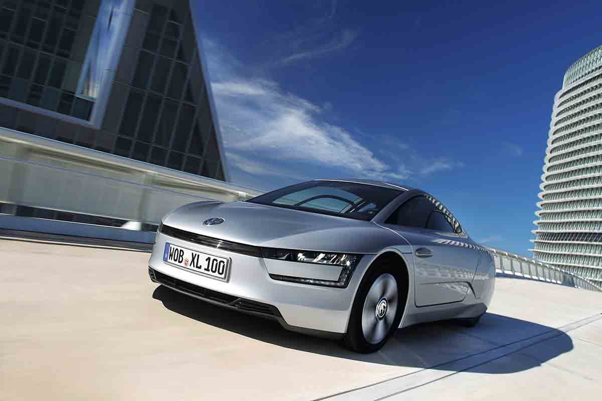 2013年に登場した250台限定のディーゼルプラグインハイブリッド、VW「XL1」
