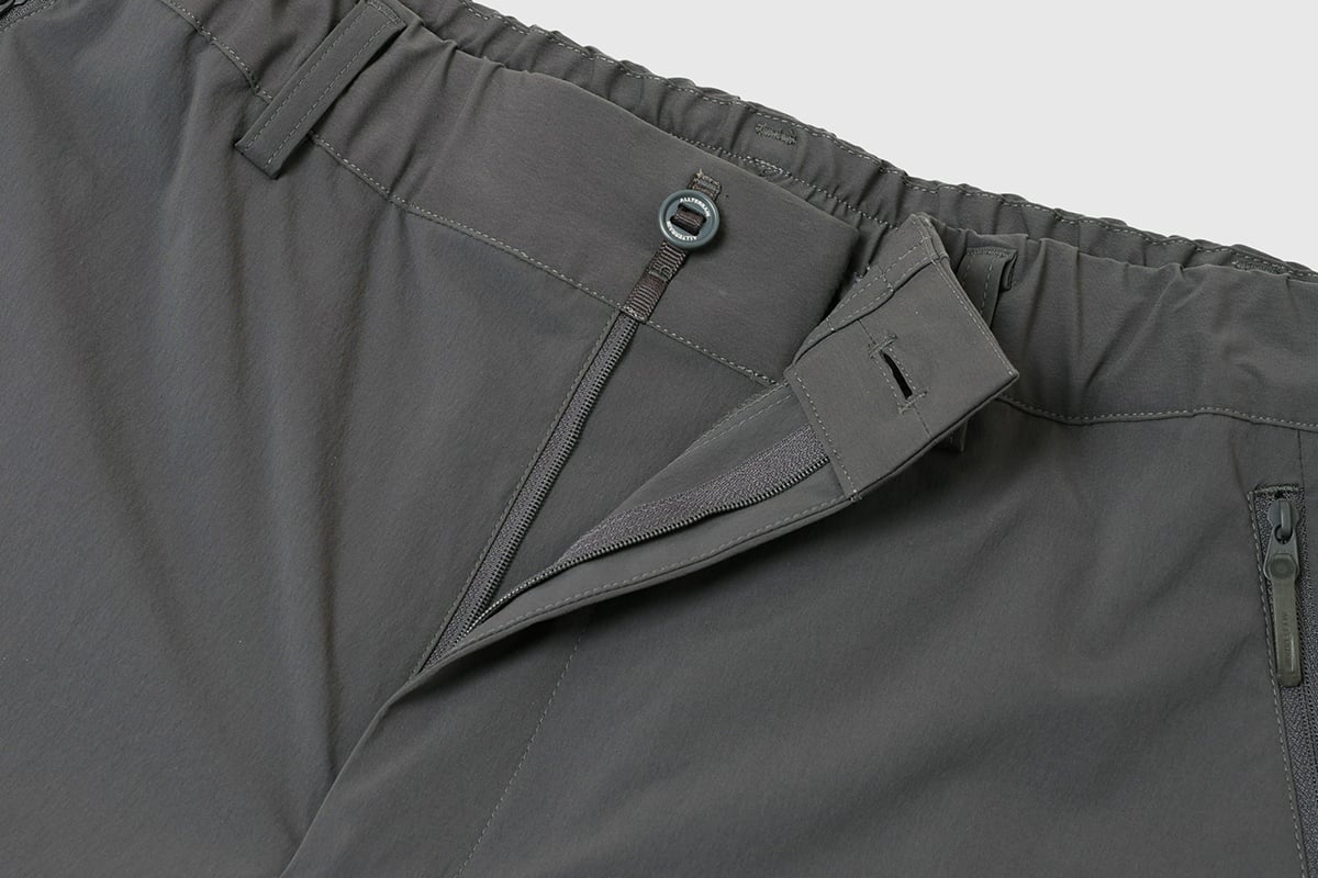 DESCENTE ALLTERRAIN 81「6Dパターンコーデュラストレッチパンツ」（チャコール）：1万9800円