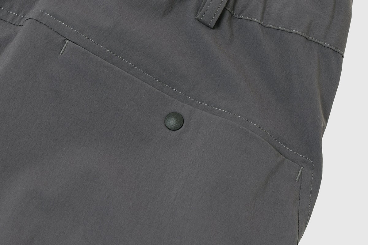 DESCENTE ALLTERRAIN 81「6Dパターンコーデュラストレッチパンツ」（チャコール）：1万9800円