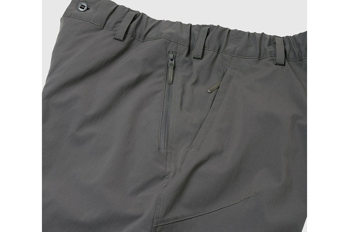 DESCENTE ALLTERRAIN 81「6Dパターンコーデュラストレッチワイドパンツ」（チャコール）：1万9800円
