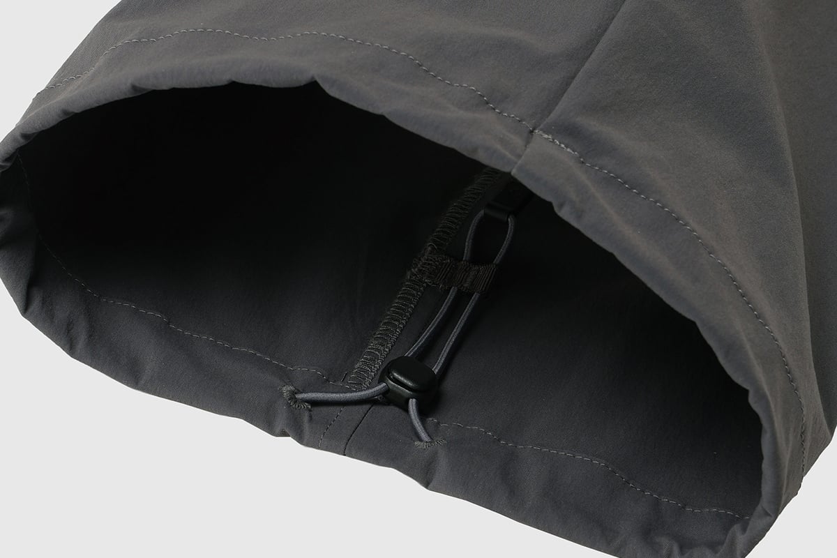 DESCENTE ALLTERRAIN 81「6Dパターンコーデュラストレッチワイドパンツ」（チャコール）：1万9800円