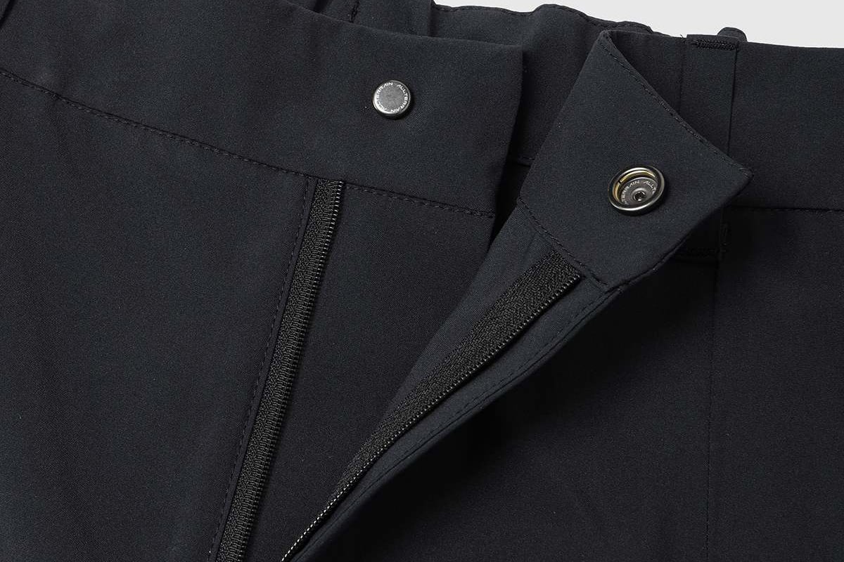 DESCENTE ALLTERRAIN「ストレッチ6Dパターンスリムパンツ」（ブラック）：2万9700円