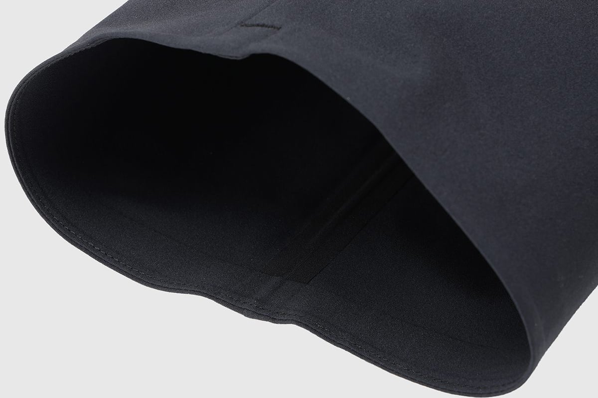 DESCENTE ALLTERRAIN「ストレッチ6Dパターンスリムパンツ」（ブラック）：2万9700円