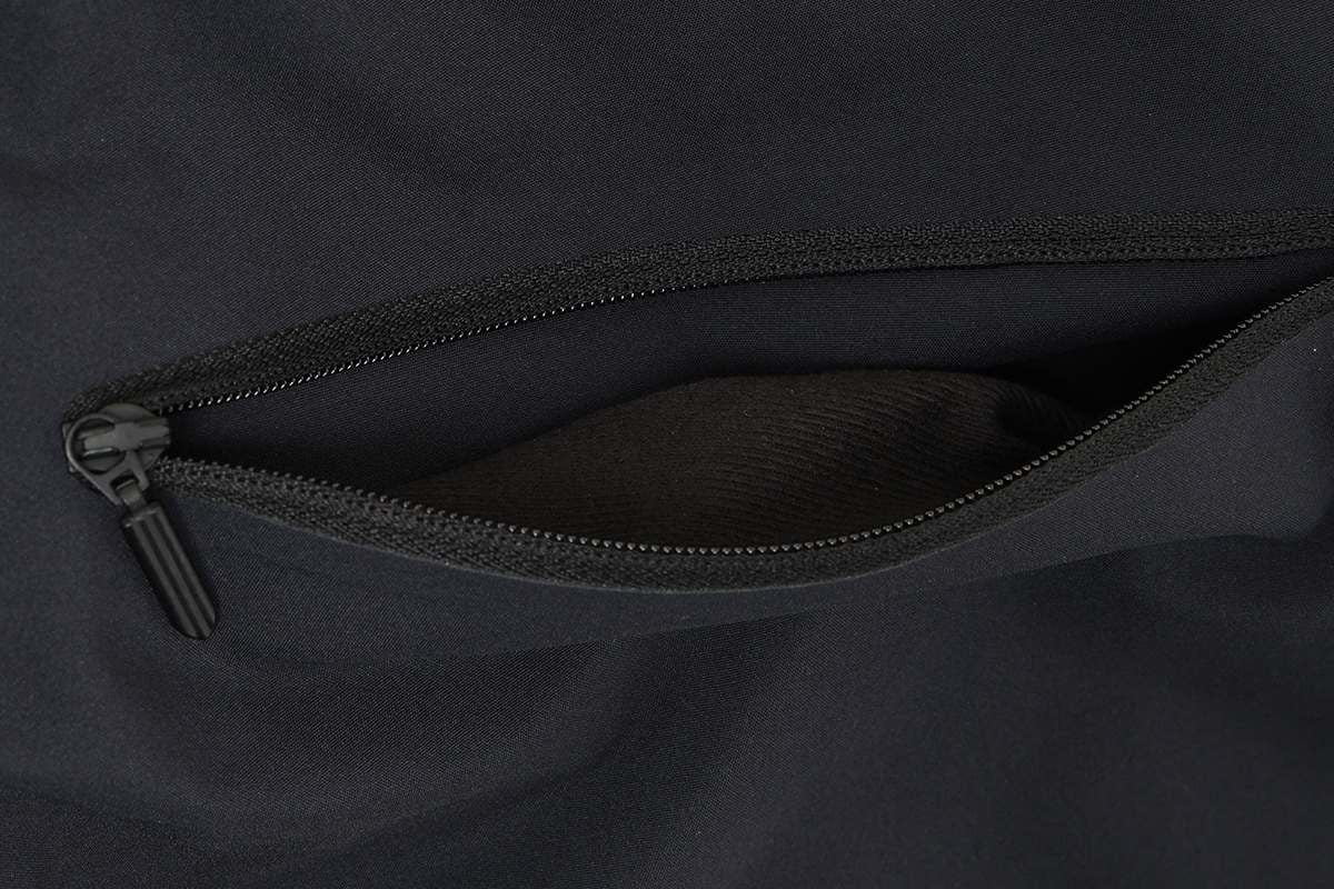 DESCENTE ALLTERRAIN「ストレッチ6Dパターンスリムパンツ」（ブラック）：2万9700円