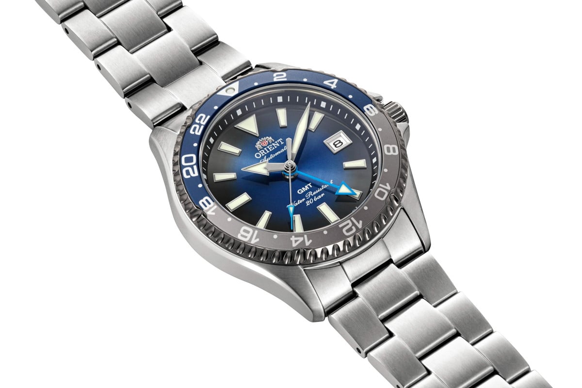 限定モデルの「オリエント マコ GMT」ブルーグラデーションダイヤル（RN-BC0005L）。7万400円（消費税込）。