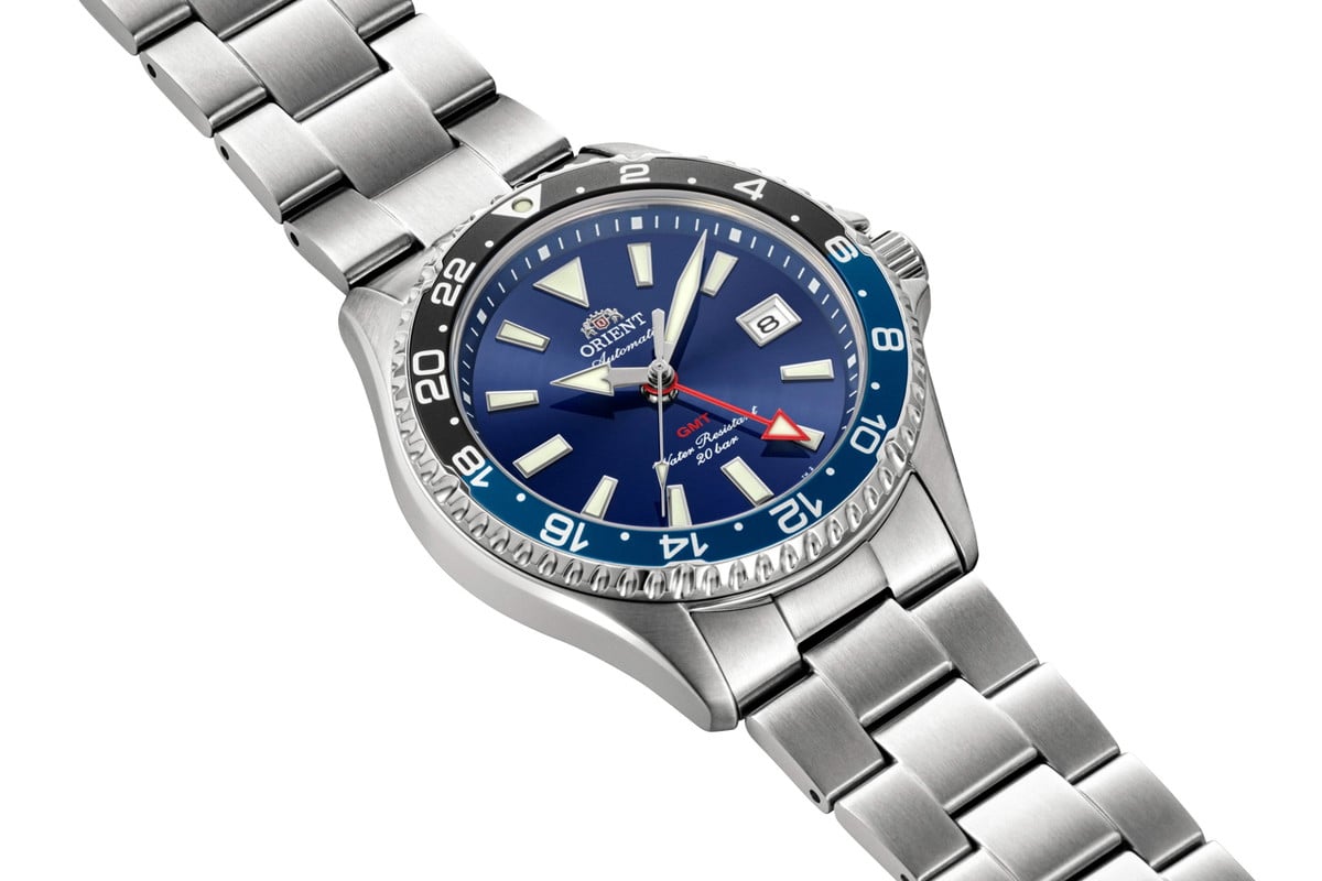 「オリエント マコ GMT」ブルーダイヤル（RN-BC0003L）。6万6000円（消費税込）。