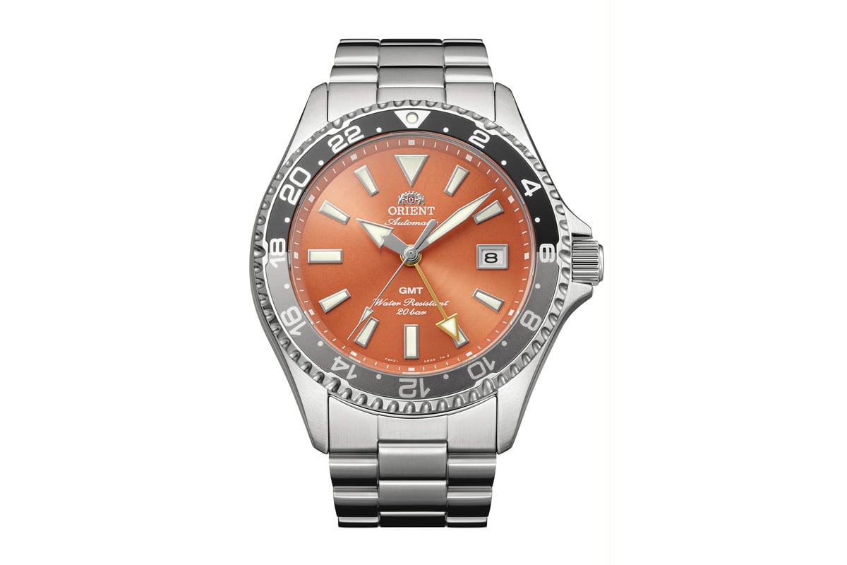 「オリエント マコ GMT」オレンジダイヤル（RN-BC0004Y）。6万6000円（消費税込）。