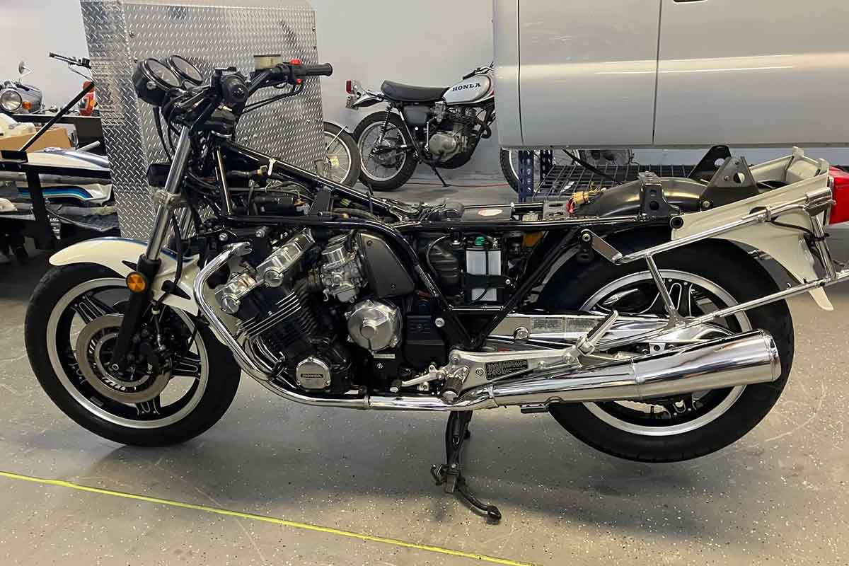 米国オンラインオークションに出品、落札された1982年式ホンダ「CBXスーパースポーツ」
