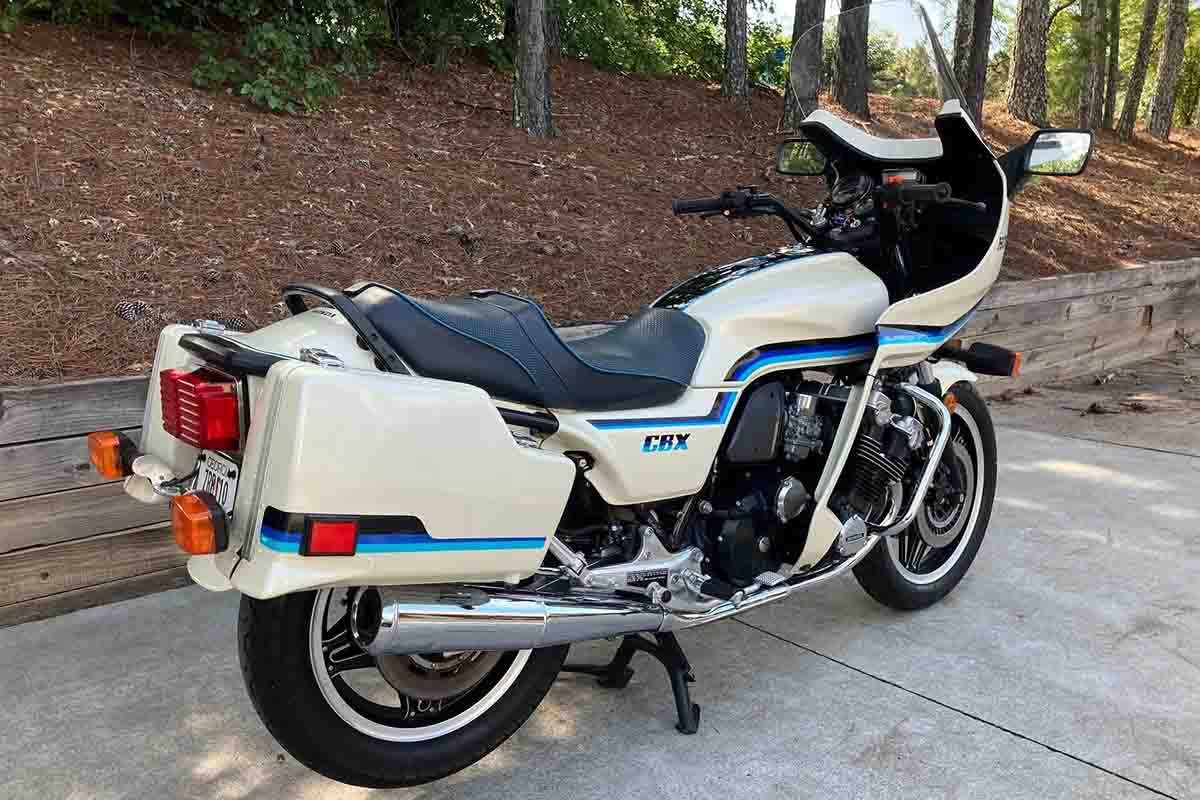米国オンラインオークションに出品、落札された1982年式ホンダ「CBXスーパースポーツ」