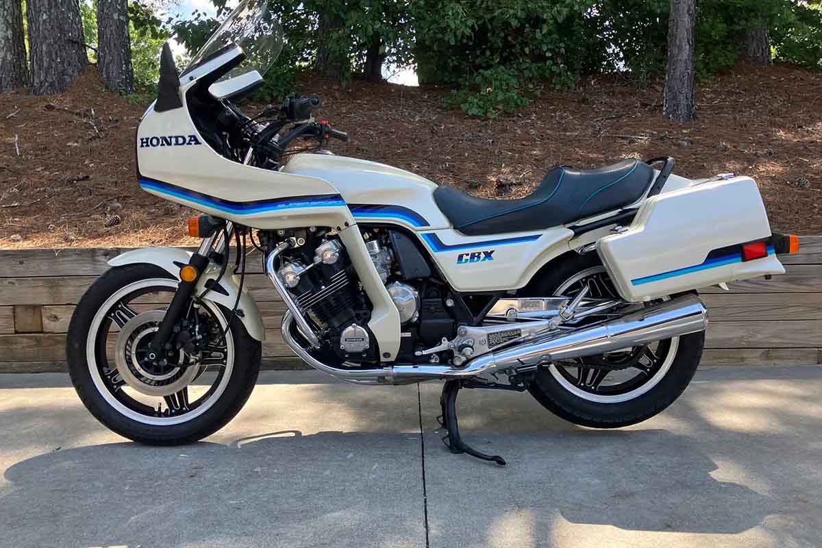米国オンラインオークションに出品、落札された1982年式ホンダ「CBXスーパースポーツ」