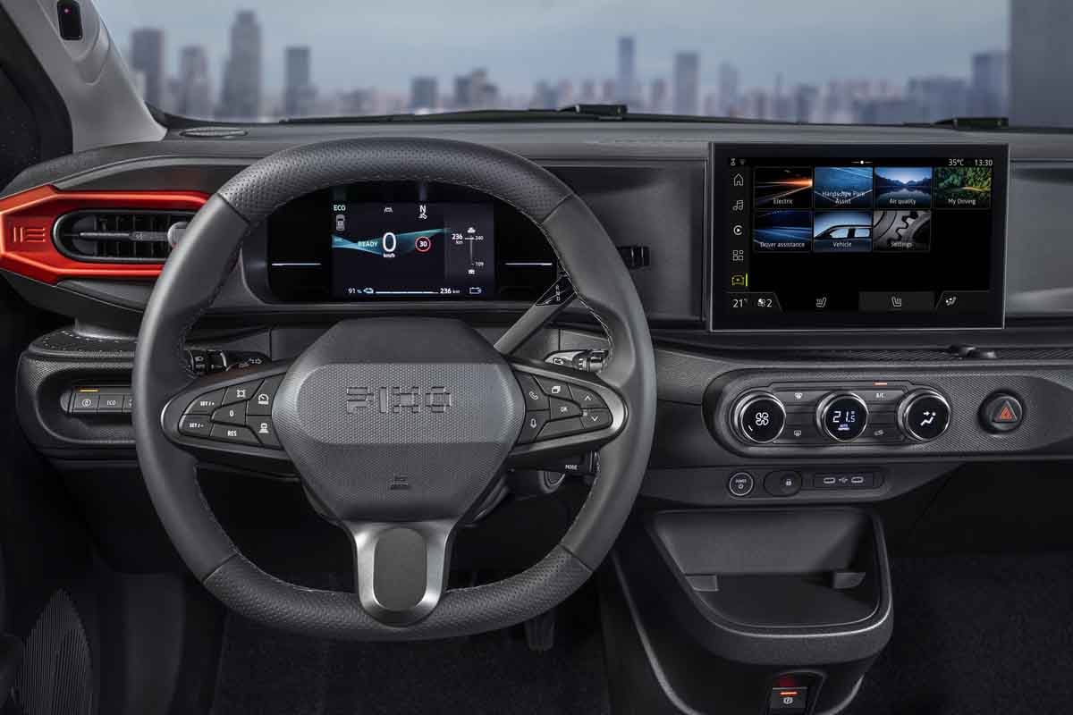 世界初公開された日産新型「ピクソ」