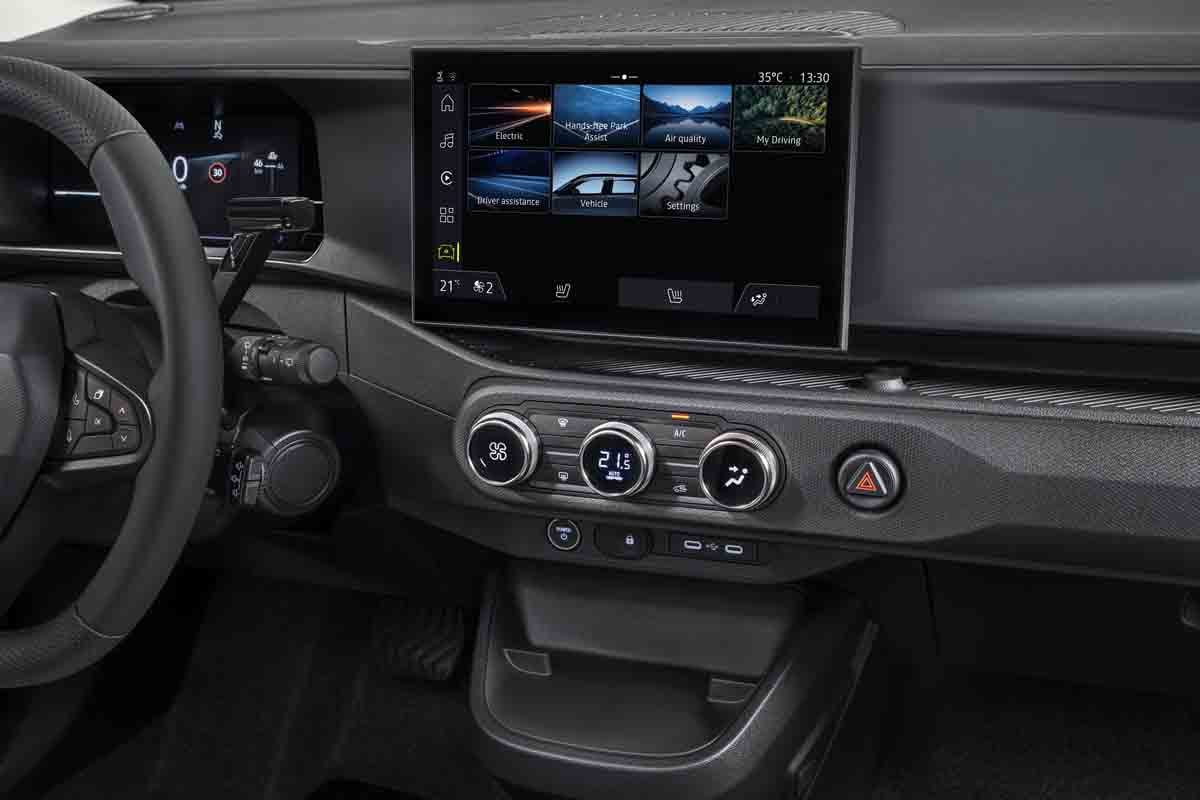 世界初公開された日産新型「ピクソ」