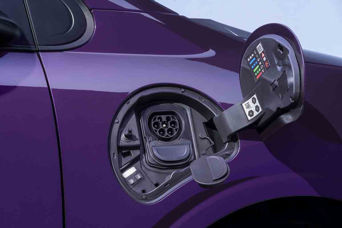 世界初公開された日産新型「ピクソ」