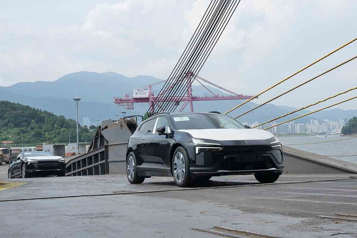 世界初公開された新型「ポールスター4 SUV」