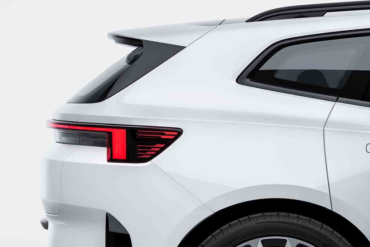 世界初公開された新型「ポールスター4 SUV」