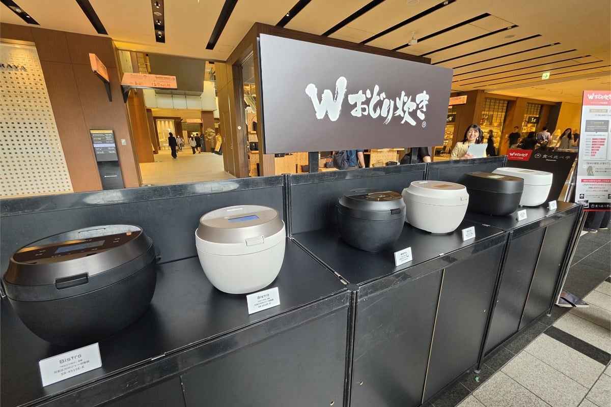 会場に並んだ2026年の「おどり炊き」「Wおどり炊き」ラインアップ。最上位モデルだけでなく複数の価格帯が用意されており、求める炊き上がりや機能に応じて選べる構成となっている。