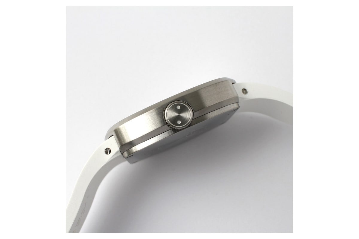 「Lusca」のケース側面。厚さは8.7mm
