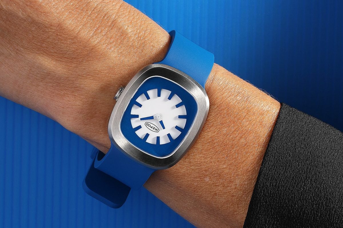 専用ボックスに収められたブルーストラップのモデル。