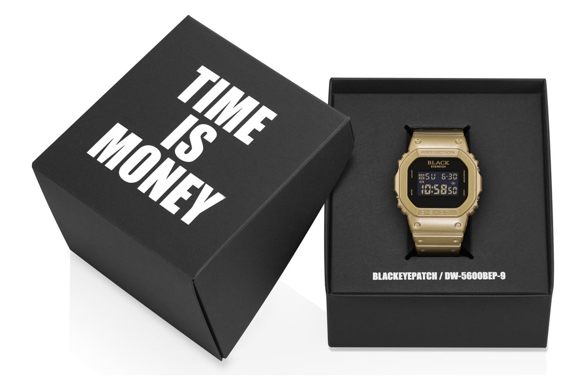 「TIME IS MONEY」のメッセージを大胆に配した専用ボックス。