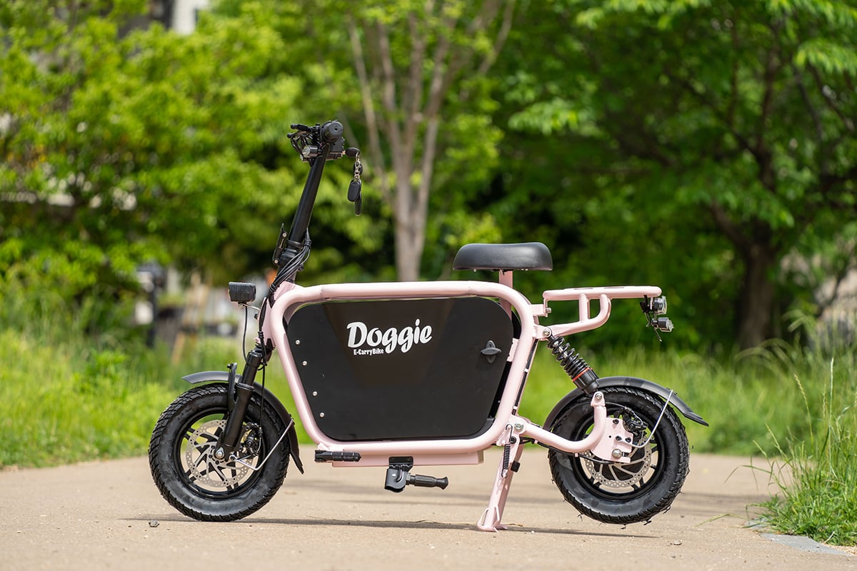 愛犬と一緒にお出かけ！ 特定小型原付の新モデル「ドギー・ライト」