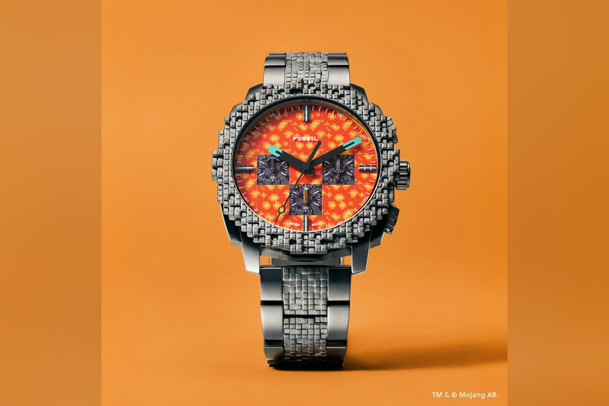 溶岩が広がる「ネザー」を表現した「MINECRAFT X FOSSIL 44MM 限定エディション ネザー クロノグラフ ウォッチ」。