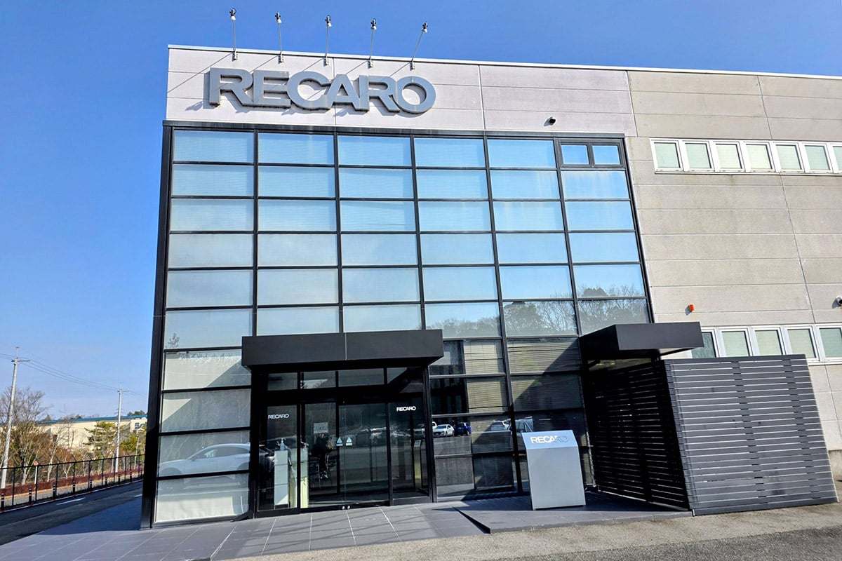 「RECARO」のロゴを掲げる社屋。レカロは人間工学に基づくシートづくりで、世界中の自動車メーカーから信頼を集めてきた