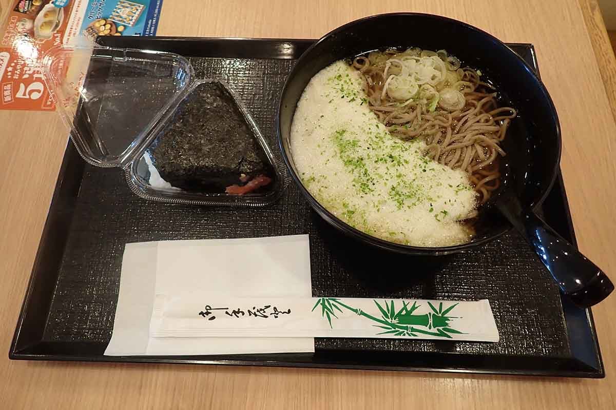 新千歳空港のフードコートにある「吟しゃり北海道」で朝ご飯