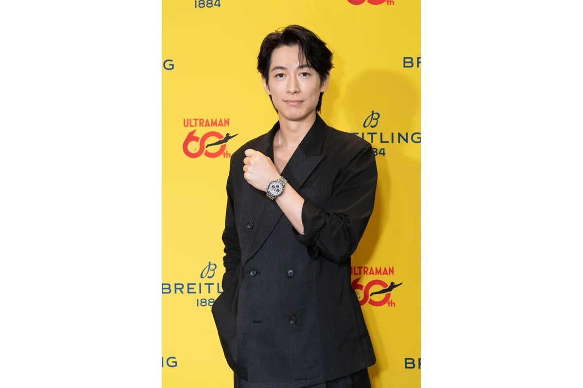 「ナビタイマー B01 クロノグラフ 43 ウルトラマン リミテッド」を着用したディーン・フジオカさん。メテオライトダイヤルの“1本ごとに異なる表情”にも注目しました。