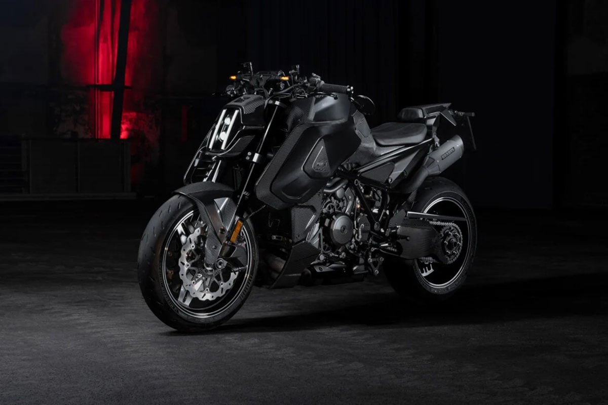 ブラバスは2輪車の世界にも進出。KTMの高性能バイクをベースとしたモデルを発表している（C）BRABUS