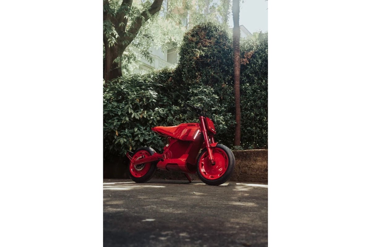 DAB Motors（フランス）と協業した電動バイクもラインナップ。こちらは「DAB 1α」をベースとした「URBAN E FIRST EDITION」（C）BRABUS