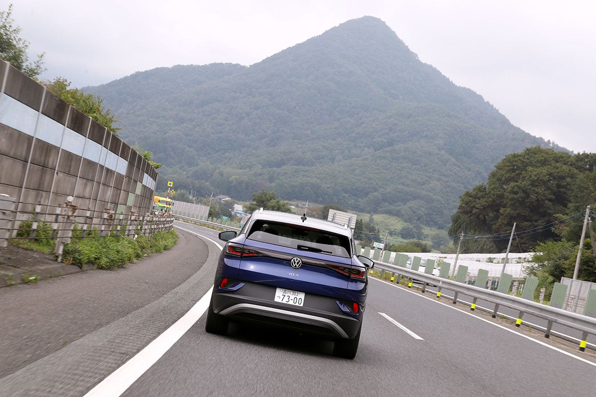 高速道路ではｍ力強さと静けさが同居したBEVならではの走りを堪能