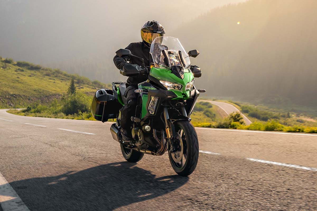 カワサキ「ヴェルシス 1100 SE」の新色モデル