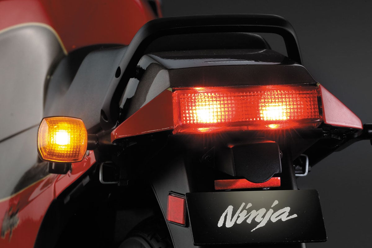 アシェット・コレクションズ・ジャパン『週刊 カワサキ Ninja GPZ900R』