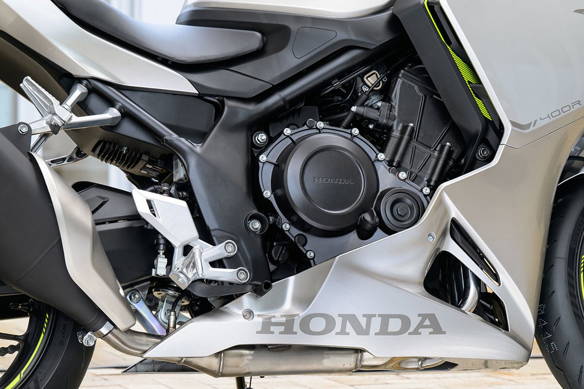 ホンダ新型「CBR400Rフォア Eクラッチ」
