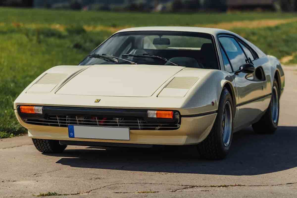 オークションに出品予定の1976年式フェラーリ「308GTBヴェトロレジーナ」(c)2026 BROAD ARROW Auctions