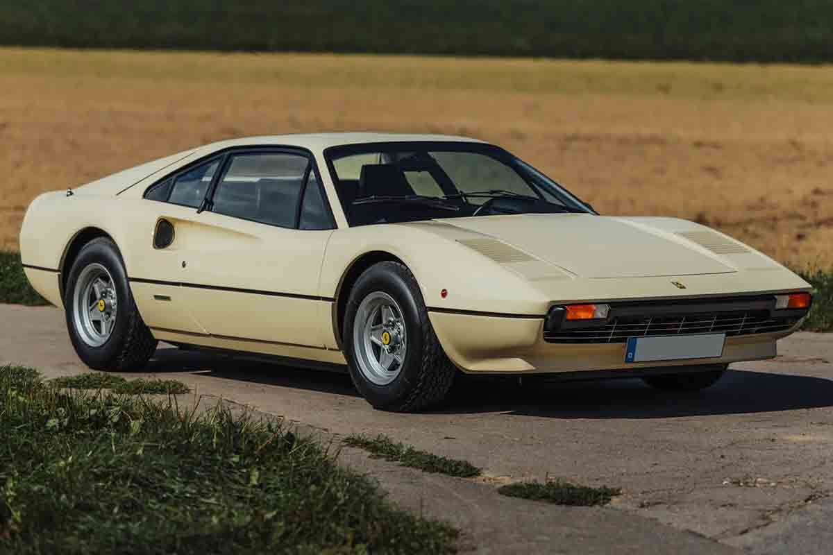 オークションに出品予定の1976年式フェラーリ「308GTBヴェトロレジーナ」(c)2026 BROAD ARROW Auctions