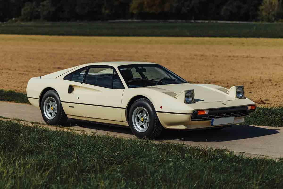オークションに出品予定の1976年式フェラーリ「308GTBヴェトロレジーナ」(c)2026 BROAD ARROW Auctions