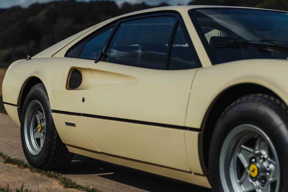 オークションに出品予定の1976年式フェラーリ「308GTBヴェトロレジーナ」(c)2026 BROAD ARROW Auctions