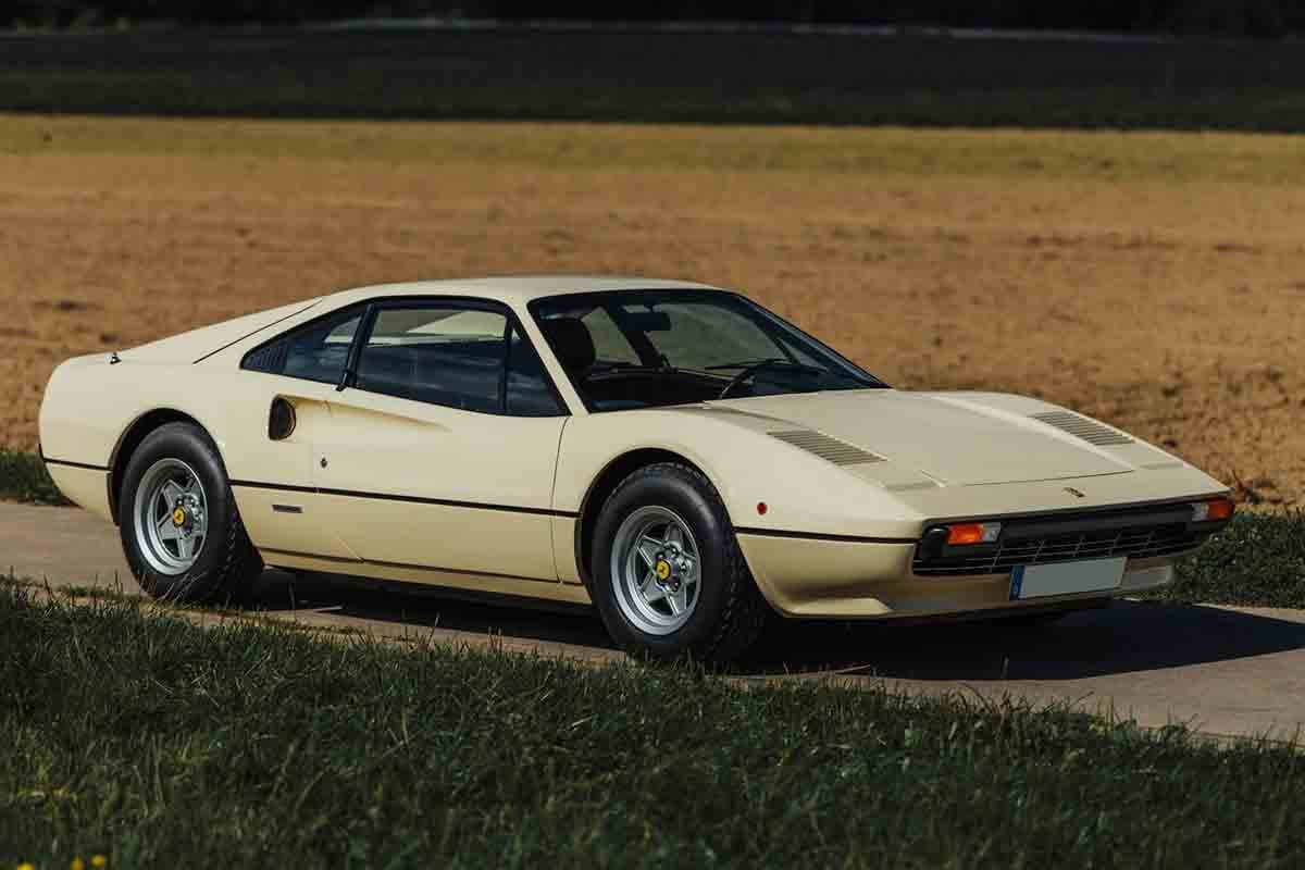 オークションに出品予定の1976年式フェラーリ「308GTBヴェトロレジーナ」(c)2026 BROAD ARROW Auctions