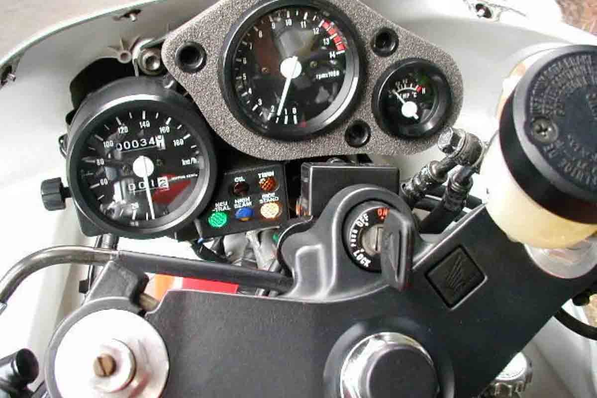 米国オンラインオークションに登場、落札された1991年式ホンダ「NSR250R SE」