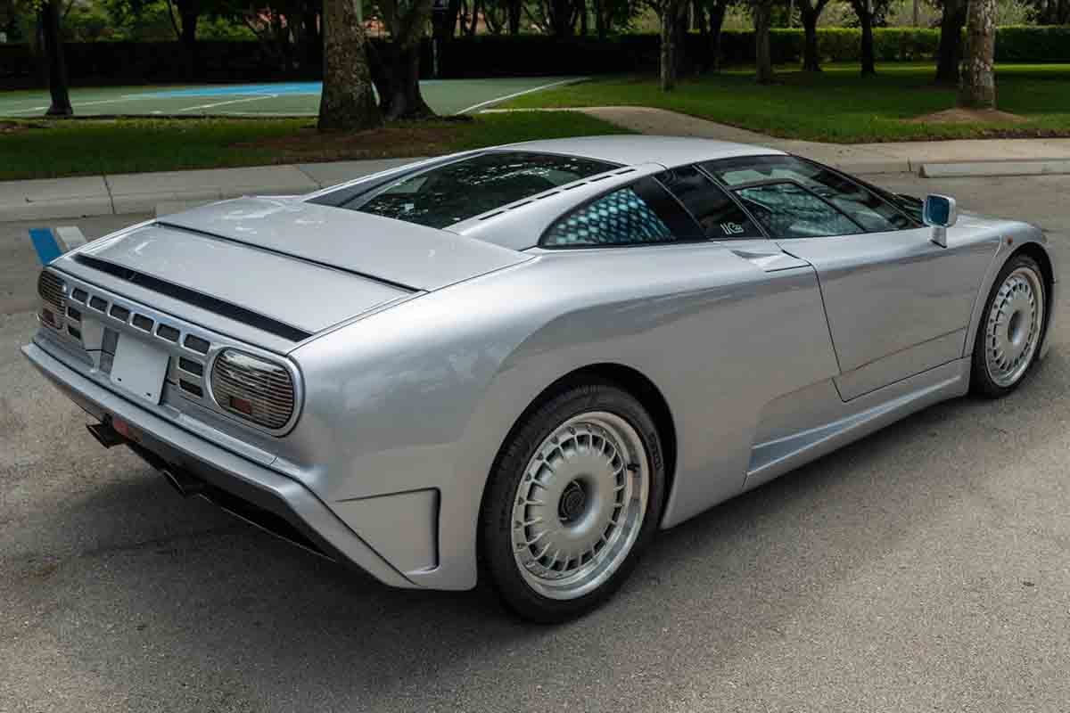 オークションに出品予定の1994年式ブガッティ「EB110 GT」(c)2026 BROAD ARROW Auctions