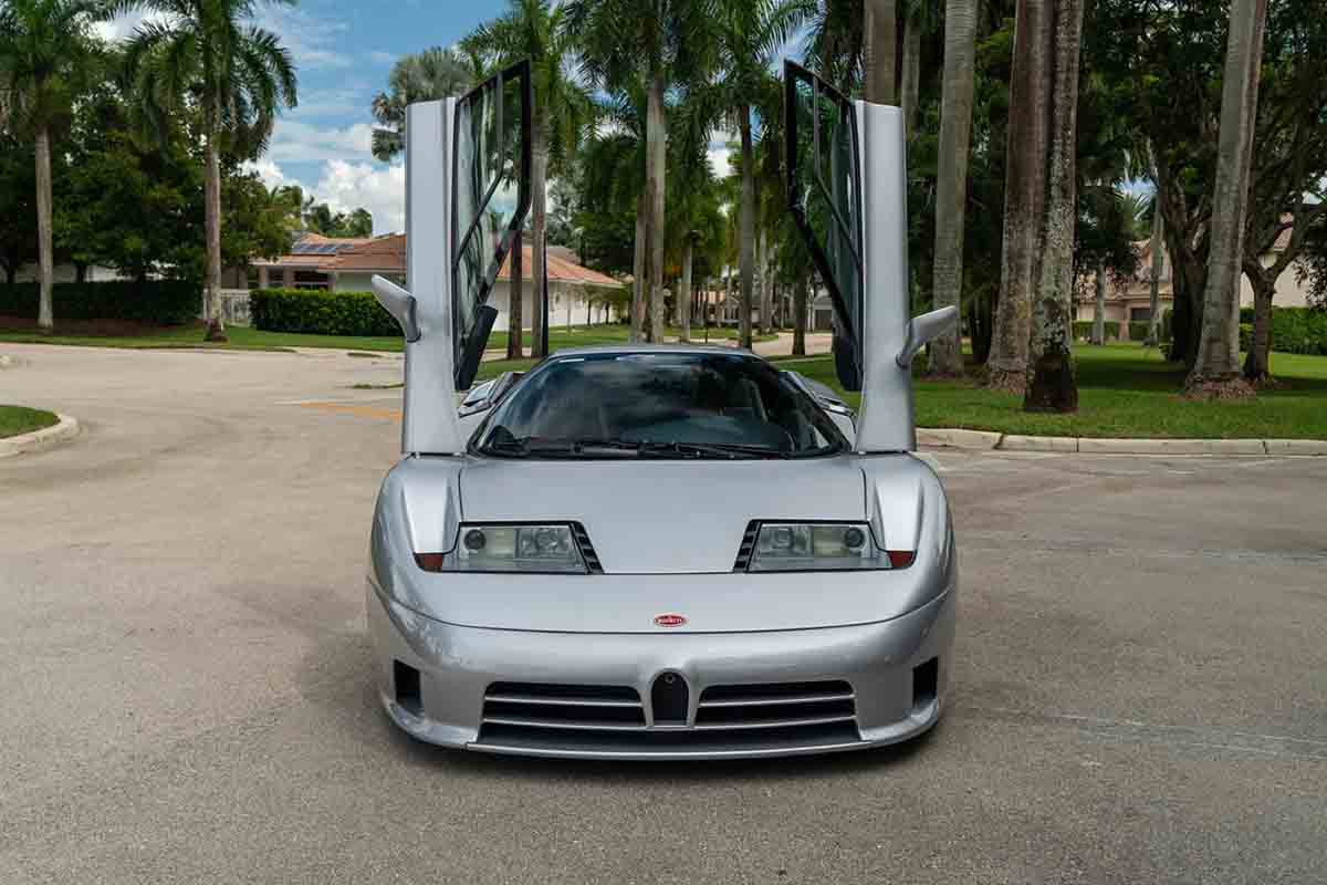 オークションに出品予定の1994年式ブガッティ「EB110 GT」(c)2026 BROAD ARROW Auctions