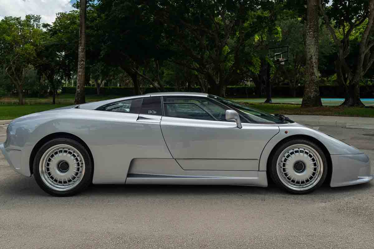 オークションに出品予定の1994年式ブガッティ「EB110 GT」(c)2026 BROAD ARROW Auctions