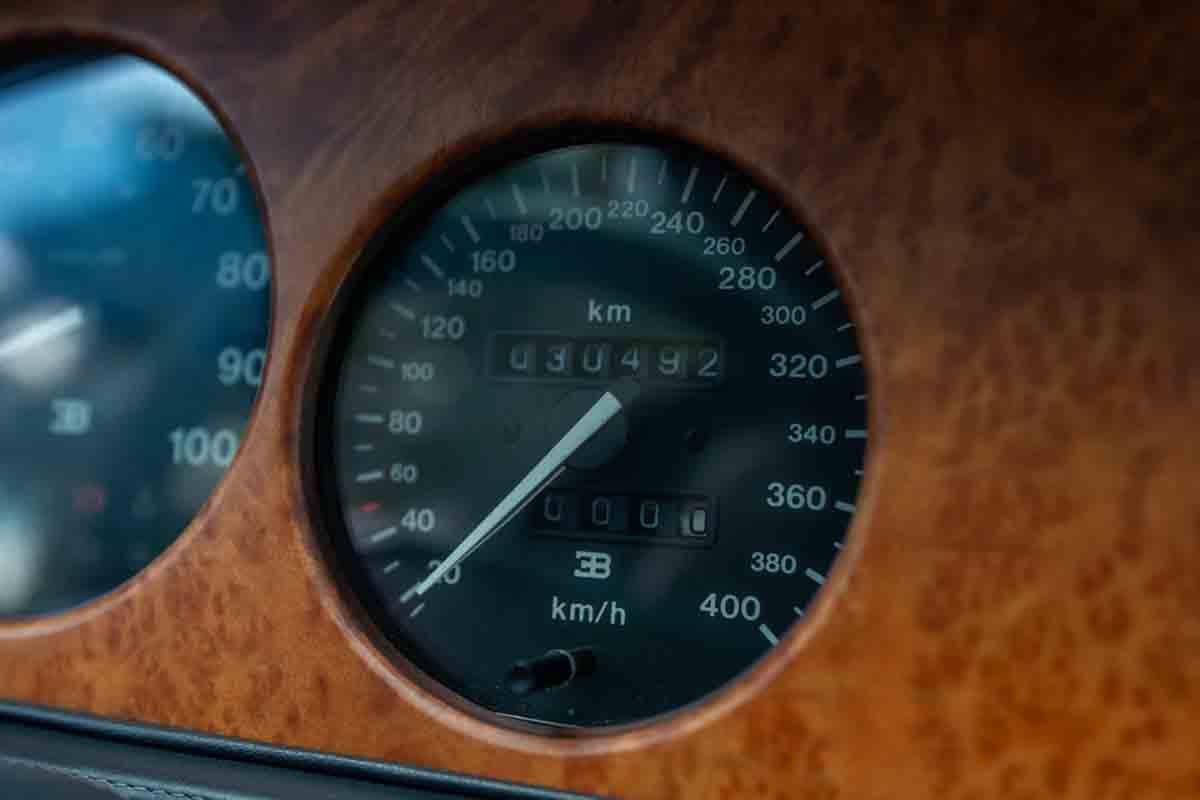 オークションに出品予定の1994年式ブガッティ「EB110 GT」(c)2026 BROAD ARROW Auctions