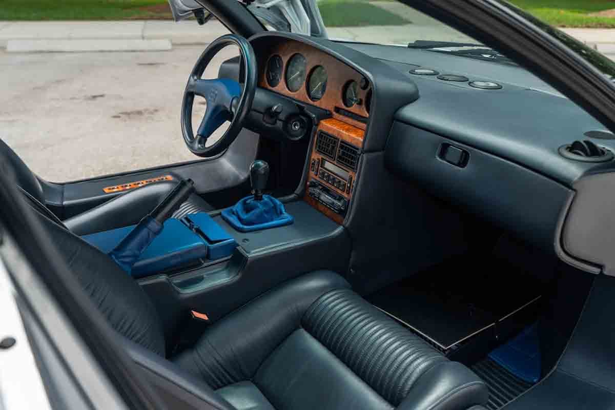 オークションに出品予定の1994年式ブガッティ「EB110 GT」(c)2026 BROAD ARROW Auctions