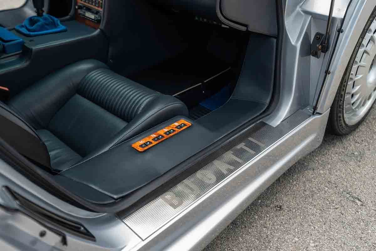 オークションに出品予定の1994年式ブガッティ「EB110 GT」(c)2026 BROAD ARROW Auctions