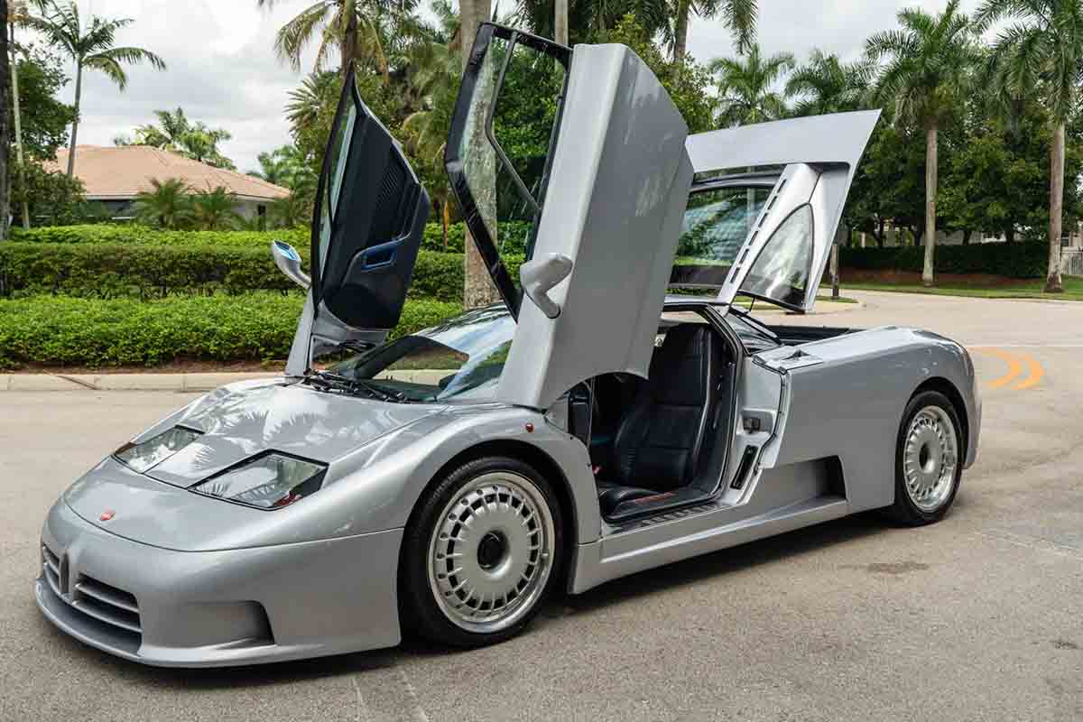 オークションに出品予定の1994年式ブガッティ「EB110 GT」(c)2026 BROAD ARROW Auctions